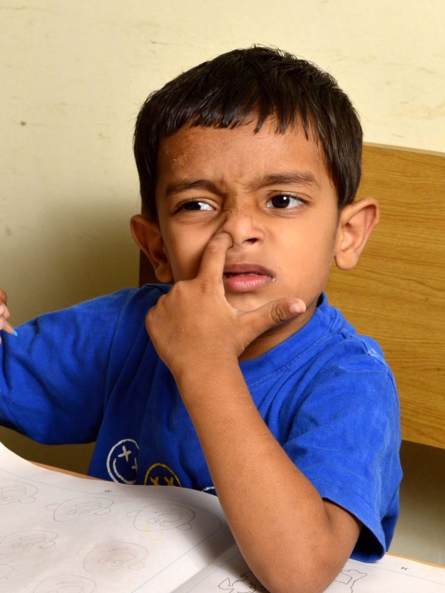 সন্তান দিনরাত নাক খুঁটছে? কী পরিণতি জেনে নিন