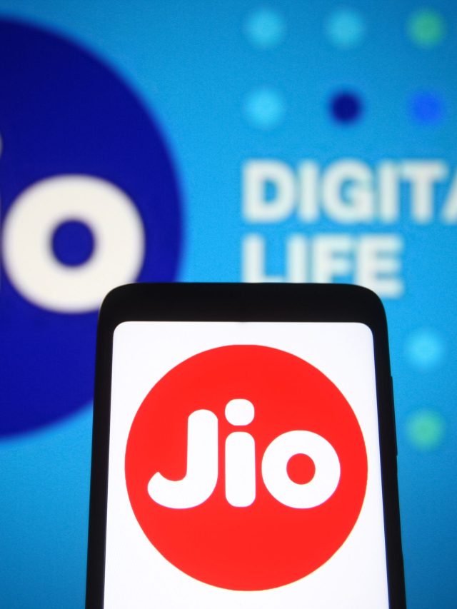 Jio का गजब रिचार्ज, मिल रही कॉलिंग, डेली 2GB डेटा और 12 OTT Apps