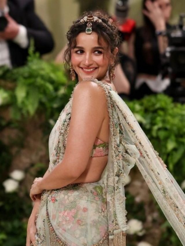 इस तरह की साड़ियों में खूब जंचेंगी छोटी हाइट की लड़कियां, लगेंगी आलिया भट्ट सी सुंदर