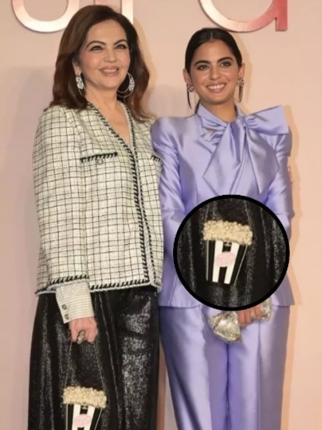 बेटी ईशा के साथ दिखीं नीता अंबानी, हाथ में दिखा 'पॉपकॉर्न', PHOTOS