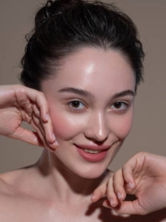 सर्दियों में बूढ़ी दिखने लगी है स्किन तो शुरू करें ये 3 काम, रूखी-सूखी त्वचा में आ जाएगी जान