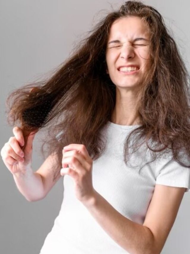 गुच्छे में झड़ रहे बाल? आज ही अपनी डाइट में शामिल कर लें ये 'काले बीज', एक्सपर्ट ने बताया