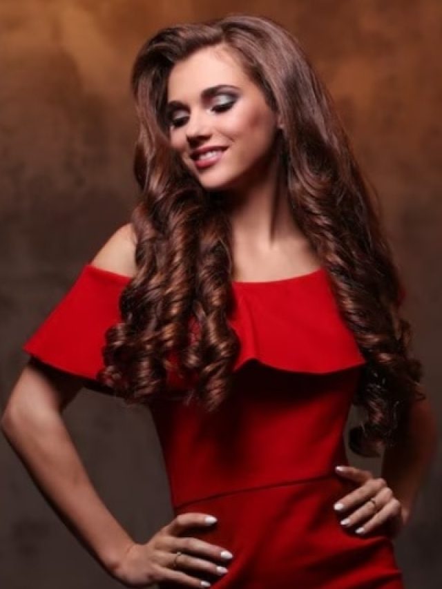 किस विटामिन की कमी से रुक जाता है बालों का बढ़ना? जानिए