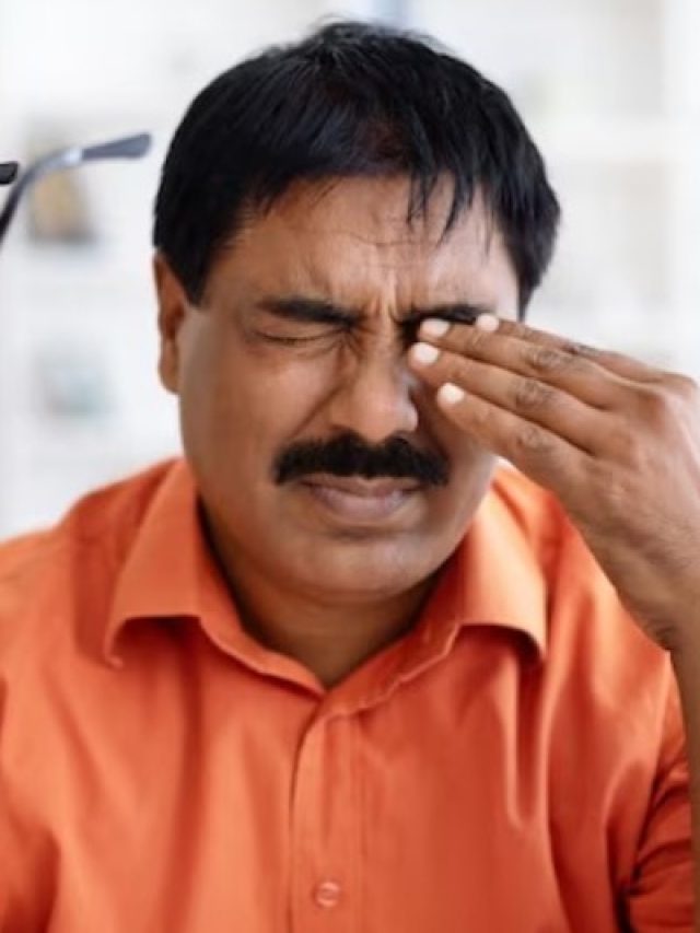 किस विटामिन की कमी से आंखों में होता है दर्द? जानिए