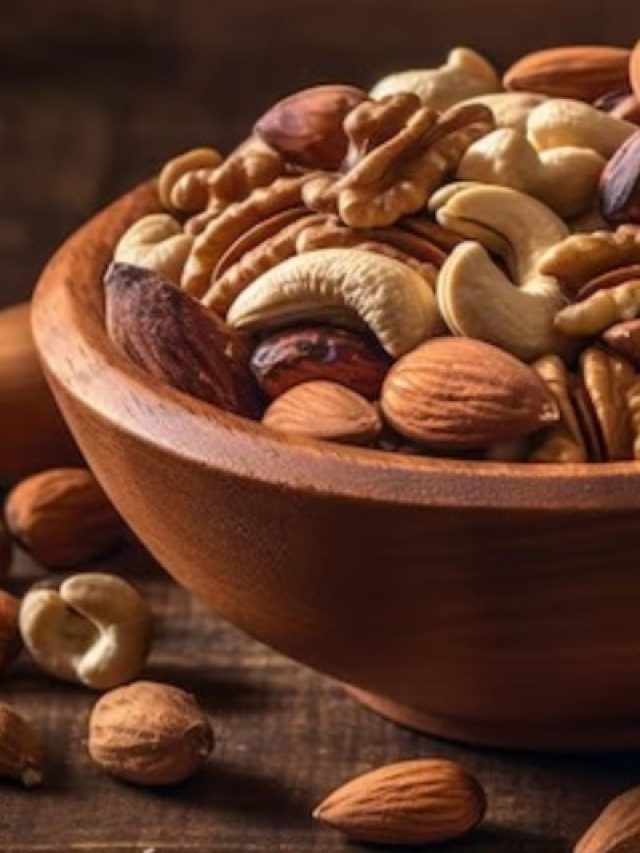 ड्राई फ्रूट्स खाकर भी असर नहीं दिखता? जानिए सर्दियों में इन्हें खाने का सही तरीका