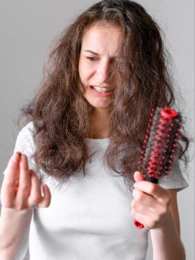 गुच्छों में गिर रहे बाल? ये सस्ते घरेलू उपाय रोकेंगे सर्दियों में हेयर फॉल