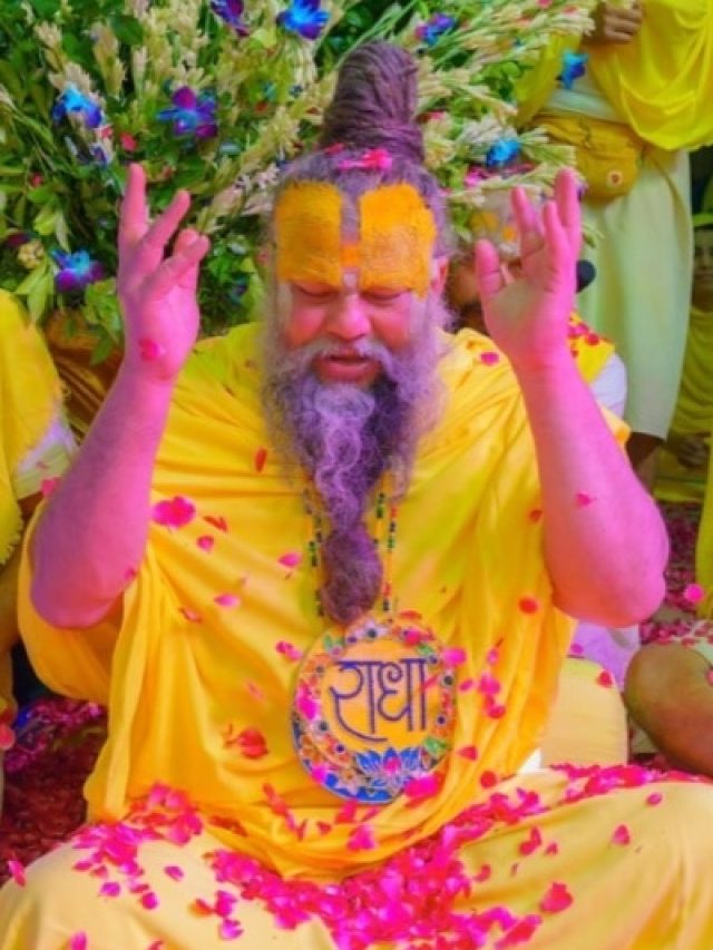 'मंदिर में छोटे कपड़े पहनकर आती हैं लड़कियां तो...', पुजारी को प्रेमानंद महाराज ने दी ये सीख