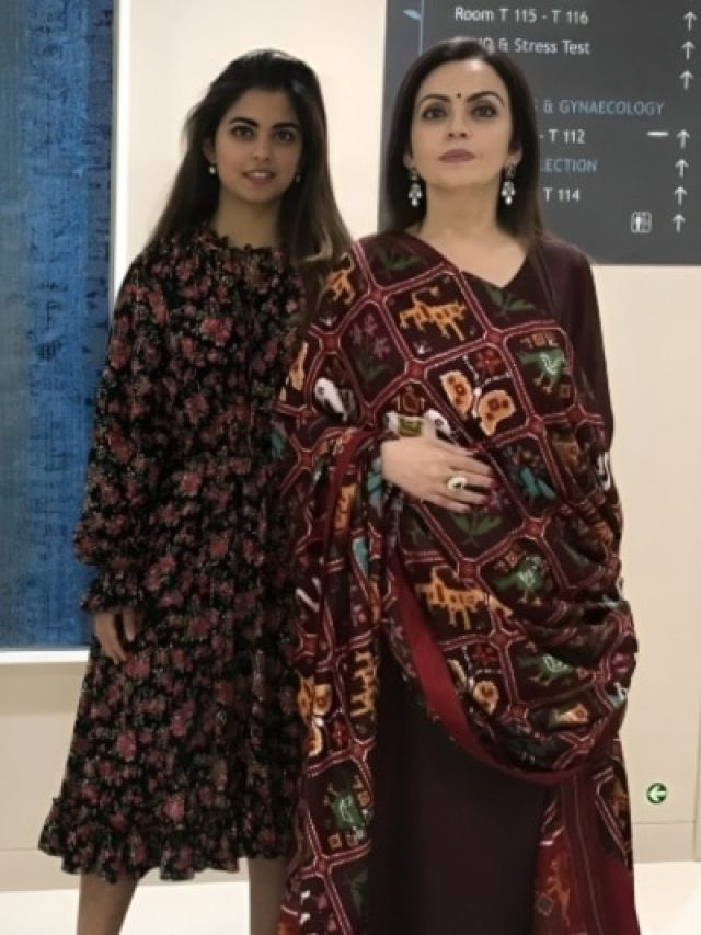बेटी ईशा के साथ दिखा नीता अंबानी का स्टाइलिश अवतार, अनसीन फोटो वायरल