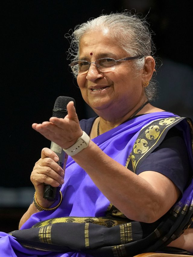 পরিবার-কেরিয়ার সামলাতে হিমশিম, মেয়েদের ৫ মোক্ষম টিপস দিলেন সুধা মূর্তি