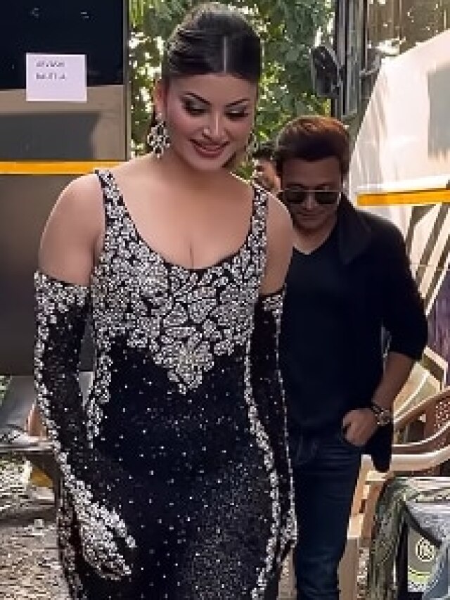 उर्वशी फटी ड्रेस पहनकर इवेंट में पहुंचीं, यूजर्स ने किया नोट‍िस, बोले-पीछे तो देखो