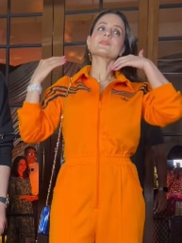 Oops... 49 की एक्ट्रेस ने कैमरे के सामने यूं ठीक की ड्रेस, यूजर्स बोले- ये क्या किया? VIDEO