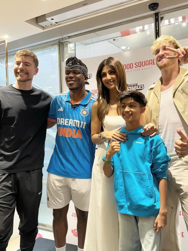 भारत आए ये YouTubers, पहले किया ऑटो में सफर और इंतजार करते दिखे फिल्मी सितारे