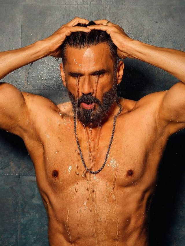 63 की उम्र में सुनील शेट्टी ने लगाई 'पानी में आग', फैन्स बोले- अन्ना हम पर रहम करो