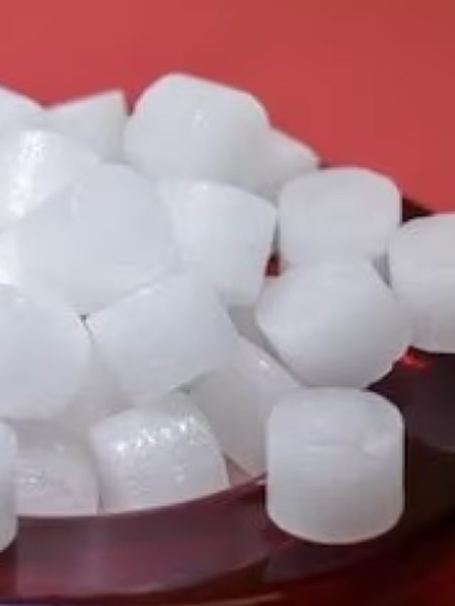 ৩টে কর্পূর লাগবে শুধু, তাতেই পাকা চুল কুচকুচে কালো হবে, গজাবেও