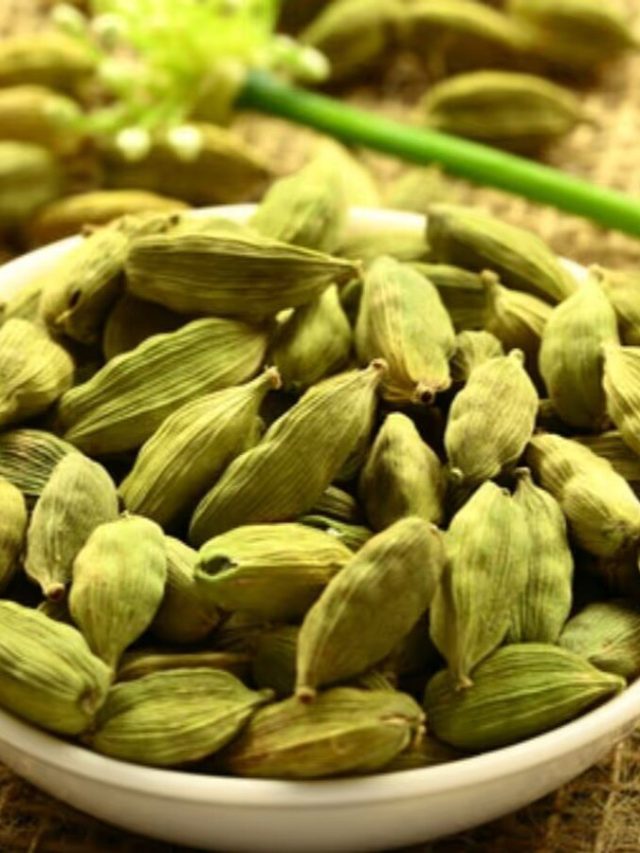 রোজ রাতে বালিশের নীচে ১টা এলাচ, তাতেই চরম  মজা-সুখ