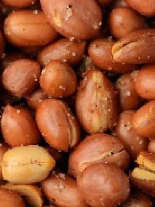 নিজেদের ভুলেই বাদাম খেয়ে উপকার মেলে না, এভাবে খেলে অমৃত