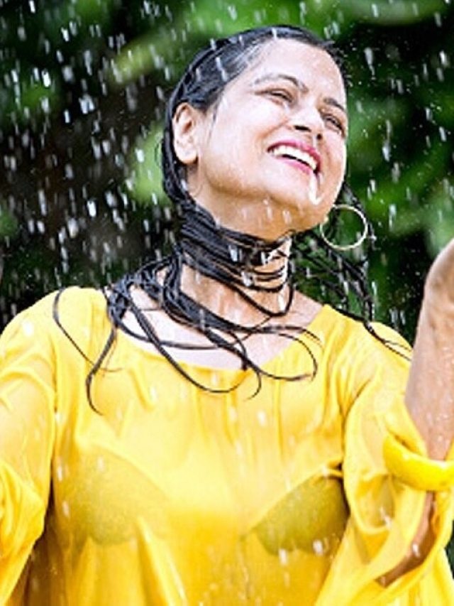 বৃষ্টির জল খেয়ে ফেলেছেন? শরীরে কী হতে পারে ধারনা আছে?