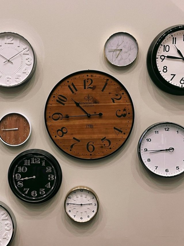 ভুলেও এদিকের দেওয়ালে ঘড়ি রাখবেন না, নিঃস্ব হবেন: বাস্তু