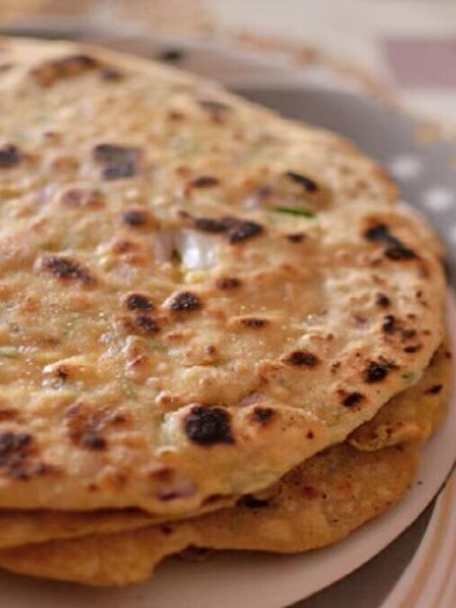 নরম তুলতুলে তো অনেকে খেয়েছেন? কুরকুরে আলু পরোটা খেয়েছেন?