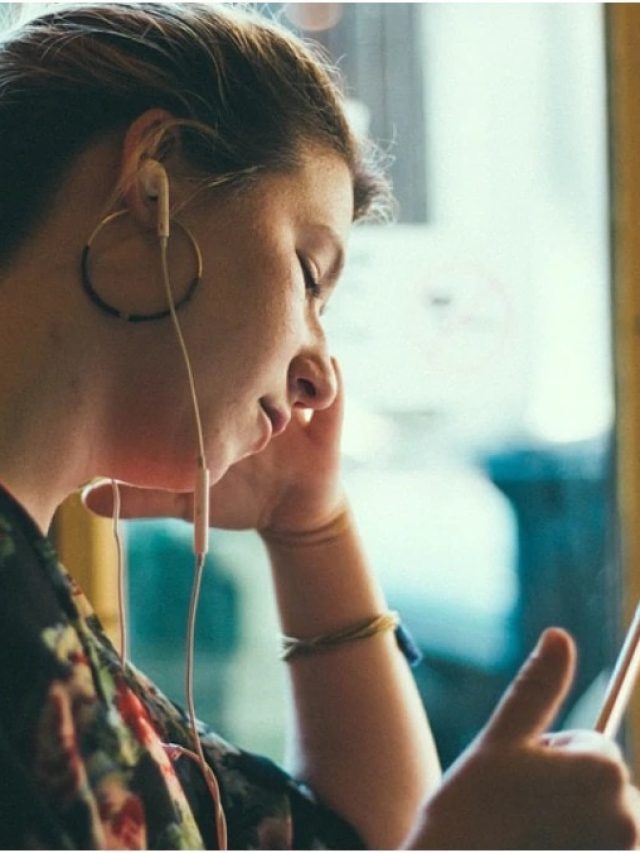 মেয়েরা লুকিয়ে ইন্টারনেটে কী সার্চ করে, জানলে চমকে যাবেন