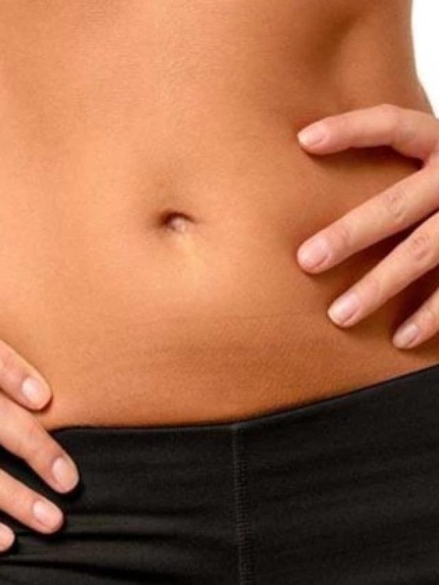 রোজ রাতে ১ ফোঁটা নারকেল তেল  নাভিতে, তাতেই  চরম সুখ-মজা