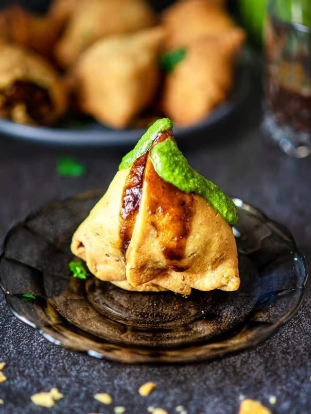 বিদেশেও সিঙাড়া মেলে, কিন্তু সেখানে  কী নামে পরিচিত জানেন?