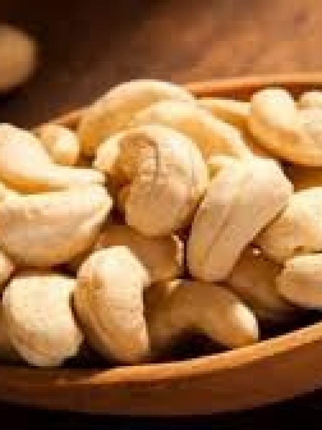 মুখে ঢোকান ২টো কাজুবাদাম, ব্যস,  শুরু খেলা