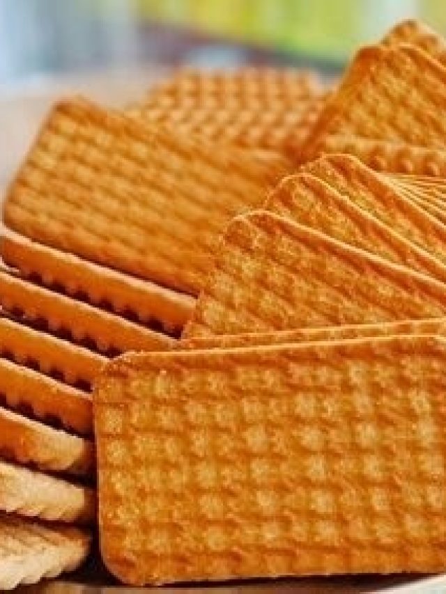 নরম নেতিয়ে পড়া বিস্কুট হবে পাঁপড়ের মতো মচমচে, সহজ টিপস