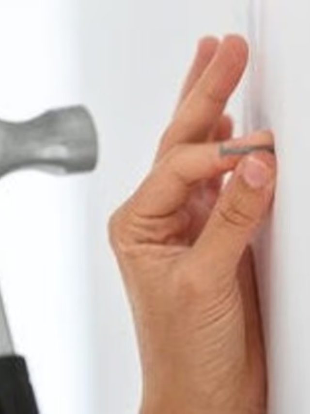 পেরেক লাগান এই দেওয়ালে, তাতেই খেলা শুরু