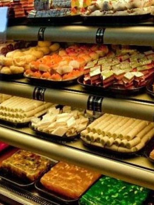 দোকান থেকে কেনা মিষ্টি পুরনো নয়তো? এভাবে পরীক্ষা করুন