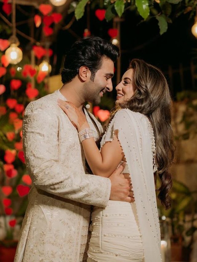 कपूर खानदान में जश्न, 'दुल्हन' संग रोमांटिक हुआ करीना का भाई-दी Kiss, देखते रहे घरवाले