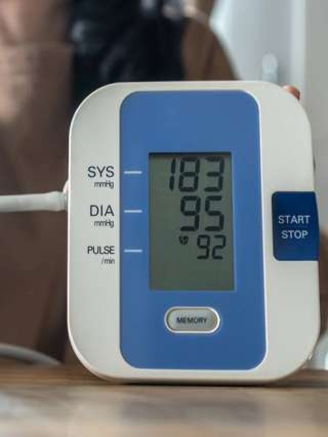 পুরুষের কোন বয়সে ব্লাড প্রেশার কত থাকা উচিত? এখনই চেক করুন