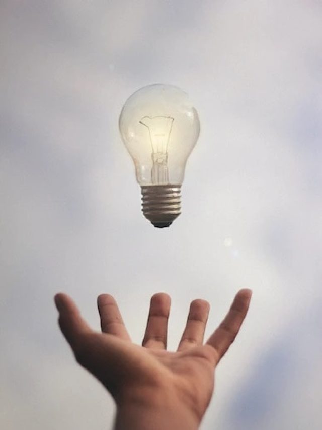 बिजली जाने के बाद भी जलता रहेगा ये खास Bulb, कीमत 300 रुपये से कम