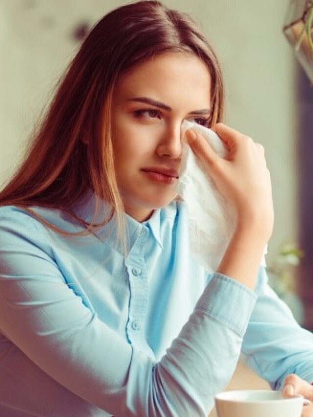 आपकी मेंटल हेल्थ के लिए अच्छा है कभी-कभी रोना, जानिए इसके फायदे