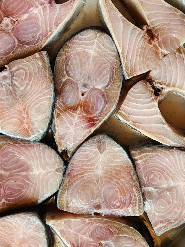 মাছের এই অংশ শরীরের জন্য মারাত্মক ক্ষতিকর, ভুল করেও খাবেন না