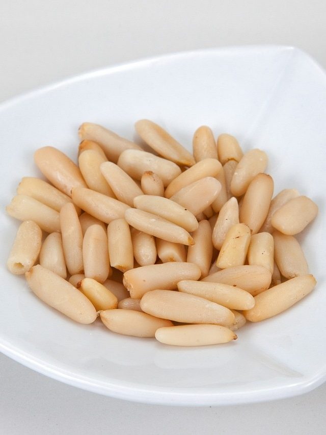 काजू-बादाम से भी ताकतवर है चिलगोजा नाम का ये ड्राई फ्रूट, दिल की बीमारियों से बचाएगा