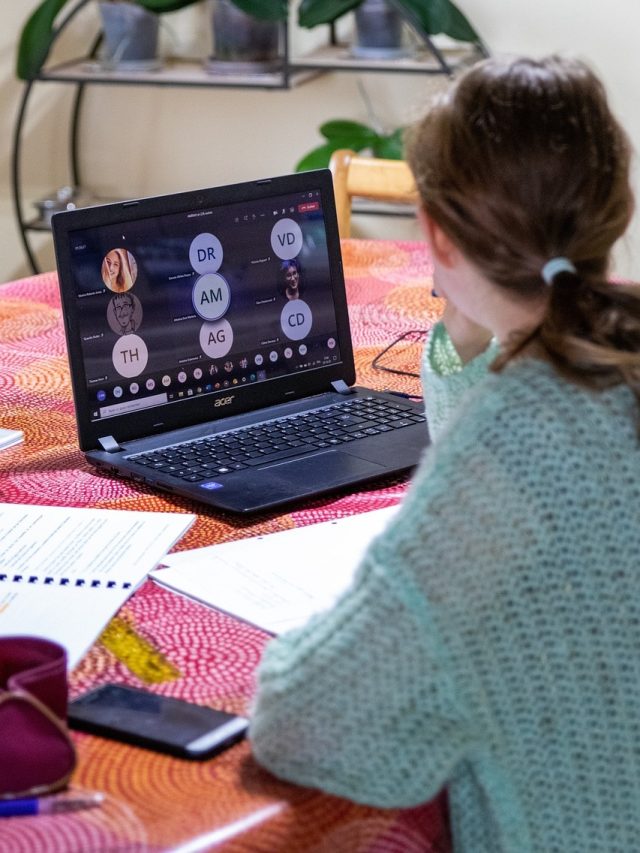 स्कूल हुए बंद! टीचर से जानें बिना स्कूल और कोचिंग-ट्यूशन के कैसे करनी है घर पर पढ़ाई