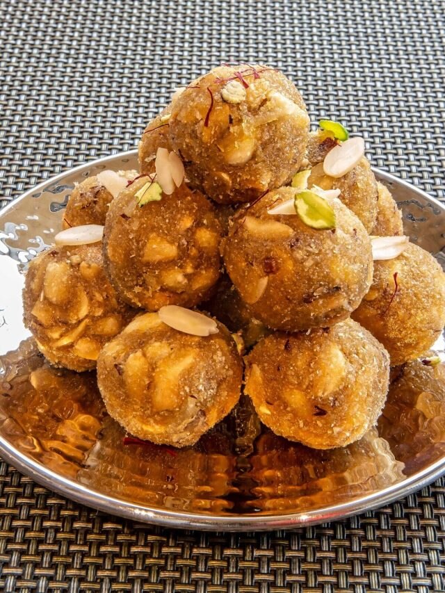 बॉडी में ताकत भर देगा ड्राइ फ्रूट्स का ये लड्डू, दिमाग भी होगा तेज, जानें बनाने का तरीका