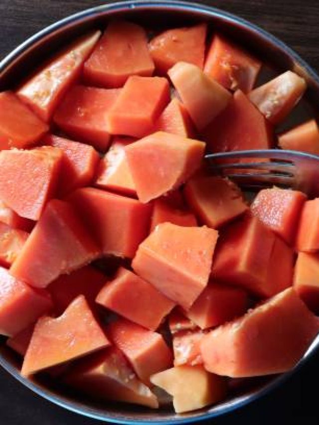 पेट की चर्बी तेजी से पिघलाता है ये फल, इस तरह खाने से 36 की कमर हो जाएगी 26