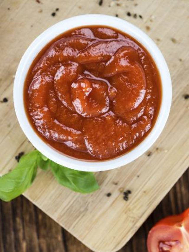 আপনিও কি নকল টমেটো সস খাচ্ছেন? এভাবেই ভেজাল চিনুন