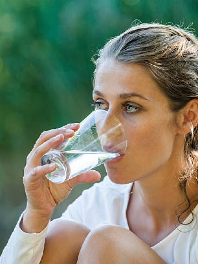 रोज सुबह उठकर जरूर पिएं गुनगुना पानी, मोटापे से मिल जाएगा छुटकारा