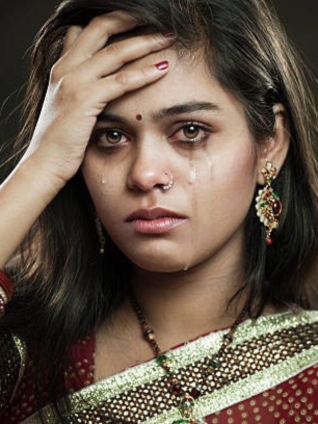 बेटी को विदाई में कभी न दें ये 4 चीजें, शादीशुदा जीवन में लगा सकती हैं ग्रहण