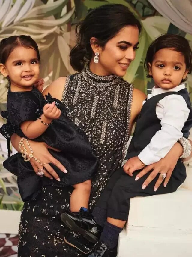 ईशा अंबानी ने मनाया ट्विंस का दूसरा जन्मदिन, बच्चों संग नाना मुकेश अंबानी ने काटा केक