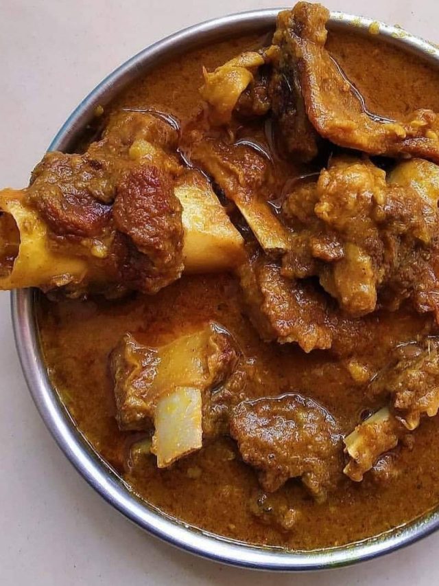 ১৫ মিনিটেই মাটনের লাল লাল ঝোল, ধামসা আলু থাকলে আর কী চাই