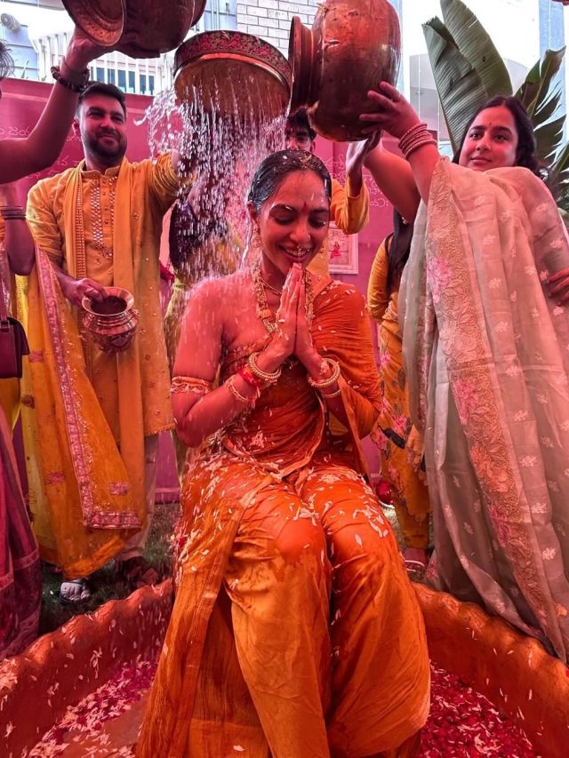 शोभ‍िता को चढ़ी हल्दी, 4 दिन बाद बनेंगी नागा चैतन्य की दुल्हन, देखें जश्न की तस्वीरें