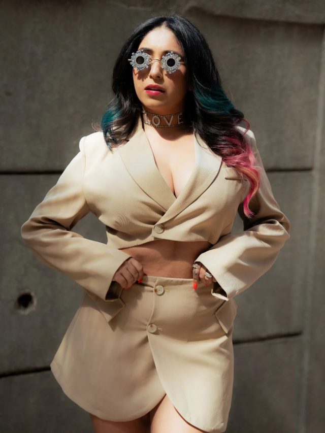 बॉडीशेमिंग-डिप्रेशन, बढ़ा 10KG वजन... अकेली पड़ी करोड़पति सिंगर, रो-रोकर बुरा हाल