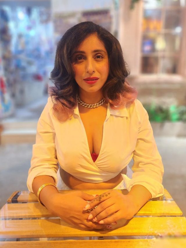 'घंटों अंधेरे कमरे में बैठी रहती हूं, दवाओं की वजह से बढ़ा 10 किलो वजन', नेहा भसीन का दर्द