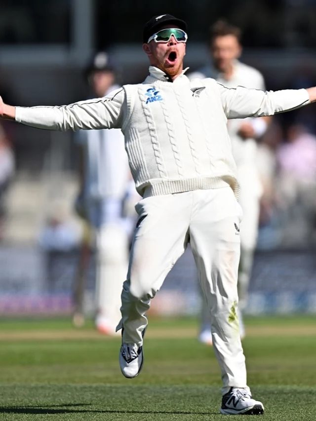 गेंद पर बाज की तरह झपटा कीवी खिलाड़ी... लपका 'ब्लाइंडर' कैच, VIDEO