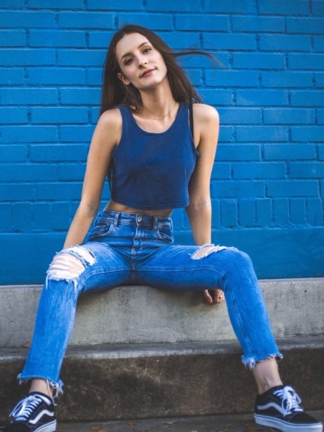 টাইট জিনস পরেন? সাবধান! মারাত্মক ক্ষতি হতে পারে মেয়েদের