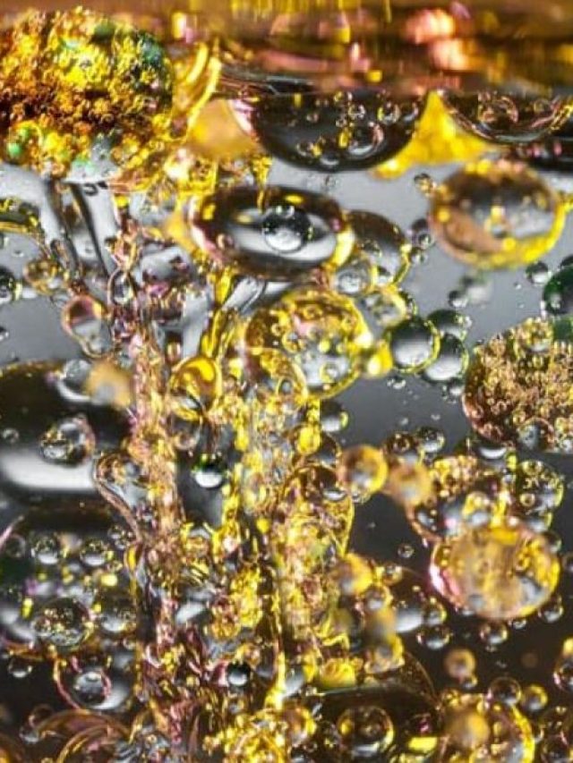 ভুলবশত তেলের মধ্যে জল পড়েছে, ২ মিনিটে আলাদা হবে এই সহজ ট্রিকসে